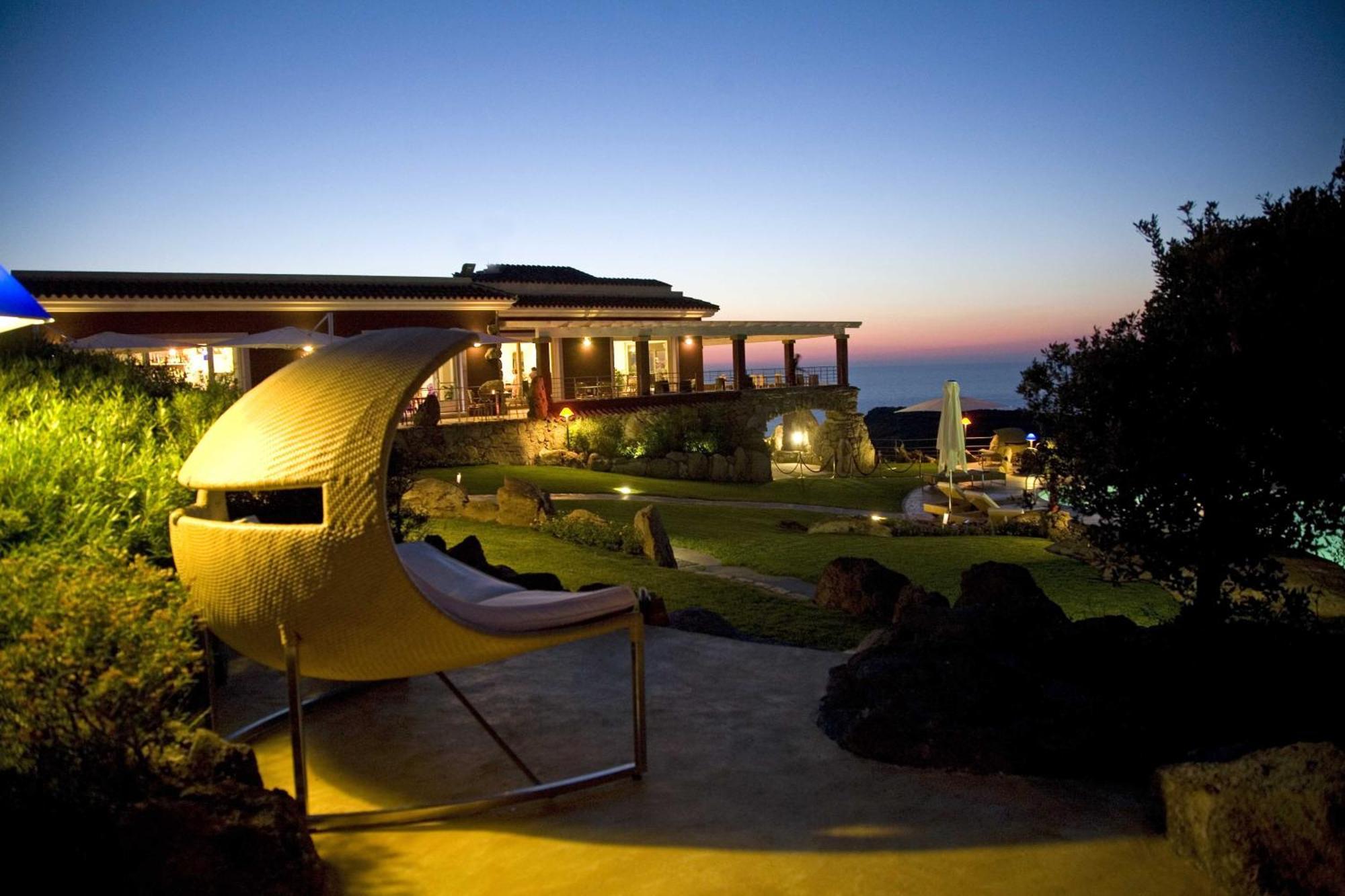 Bajaloglia Resort كاستيلساردو المظهر الخارجي الصورة